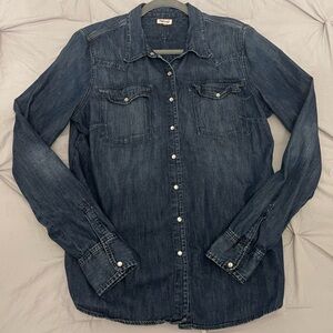 Tommy Hilfiger
Men's Long Sleeve Button-Down Denim Shirt